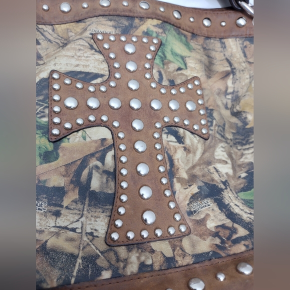 Women's Advantage Timber leather camo silver studded cross handbag - Picture 6 of 6